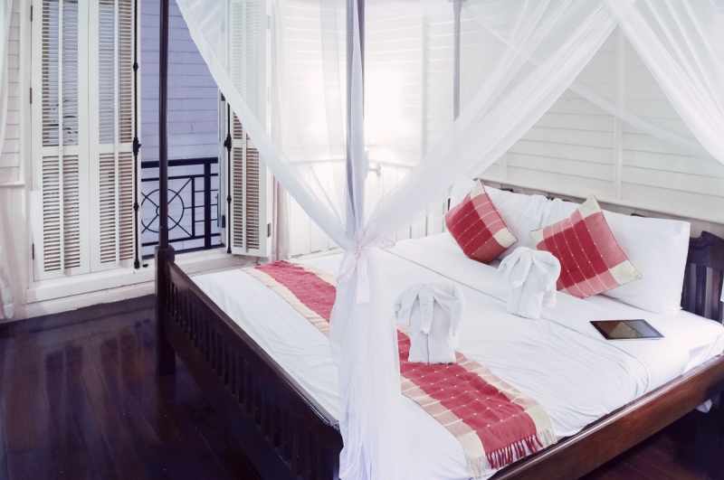 hotel-ANTIBES-min_hotel_bed_clean_tidy_relax_holiday_room_bedroom-913480